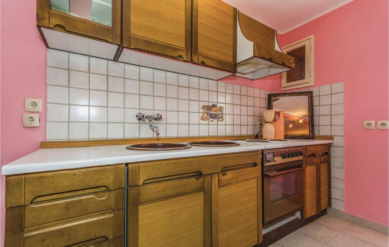 Cozy Apartment In Vrsar With Kitchen Extérieur photo